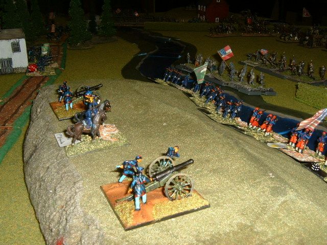 Union artillery hold back Johnny Reb